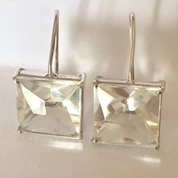 Jewelry - Solid 18k white gold and sapphire earrings